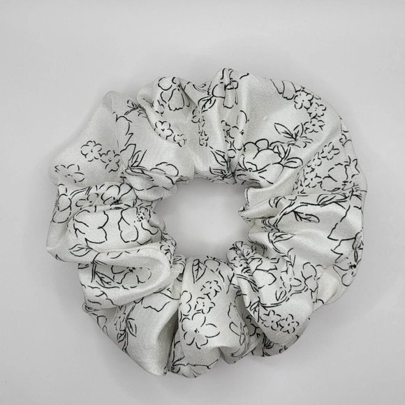 Silk Flowers Wide Elastic Scrunchie Anti Crease Extra Hold Curly Hair Approved - Picture 1 of 2